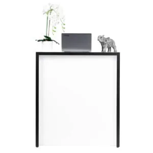 Comptoir de magasin blanc avec cadre noir